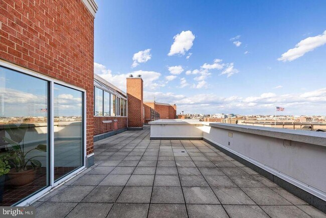 Building Photo - 1230 23rd St NW