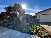 Building Photo - 3 Bedroom Carpinteria Home - Available Jan...