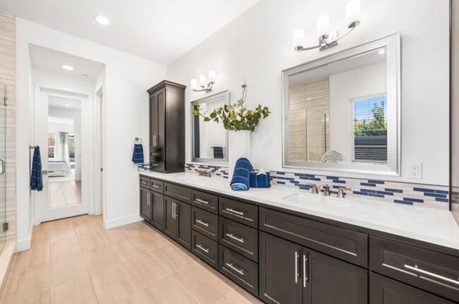 Building Photo - GORGEOUS 3300 Sqft Single Story 4 Bed 3.5 Bath House in Brentwood