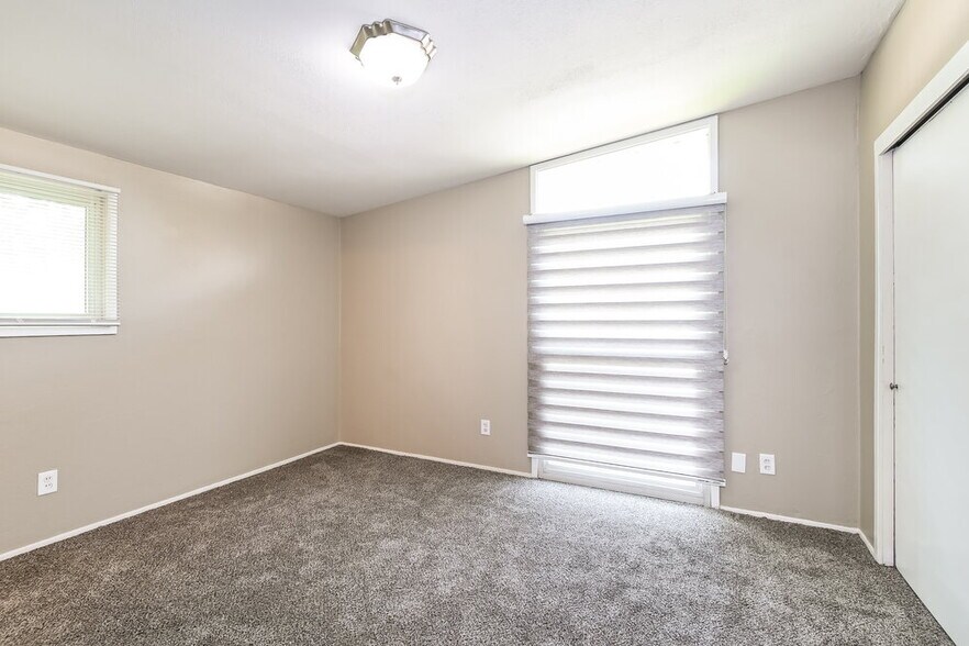 Building Photo - 790 Pebble Ln