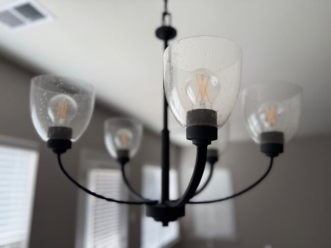 Building Photo - 4402 Parkcrest Dr