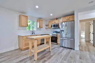 Building Photo - 3770 Georges Aly