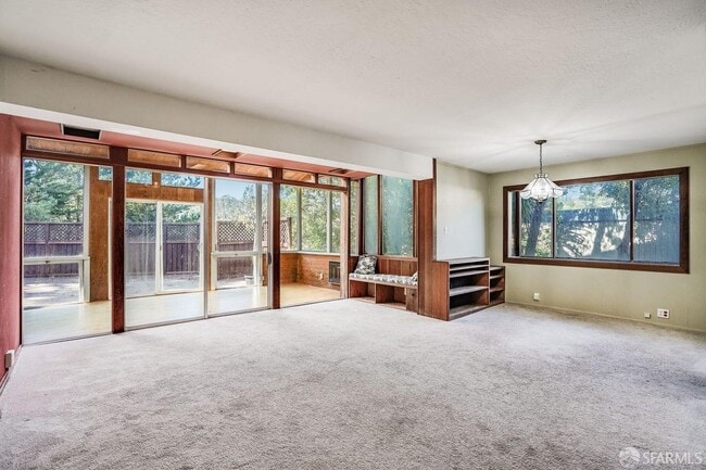 Building Photo - 172 Amber Dr