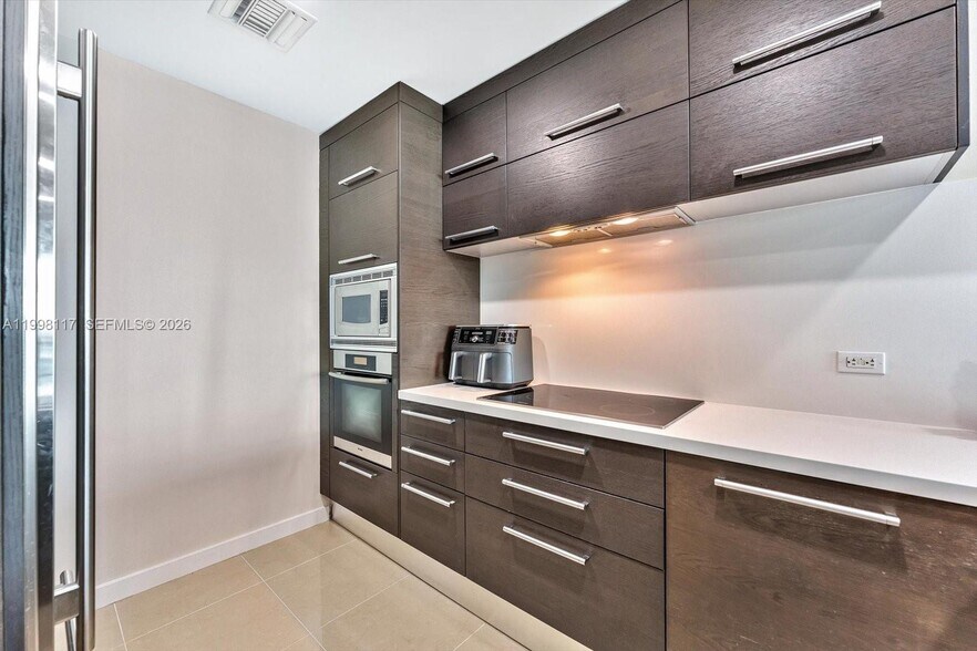 Building Photo - 900 Biscayne Blvd