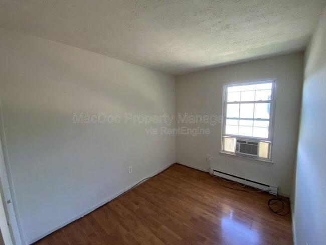 Building Photo - 624 Highview Ct