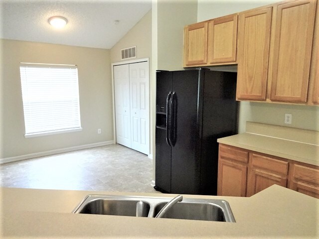 Building Photo - 6486 Hannah Stables Dr