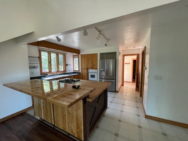Building Photo - 860 S Century Dr