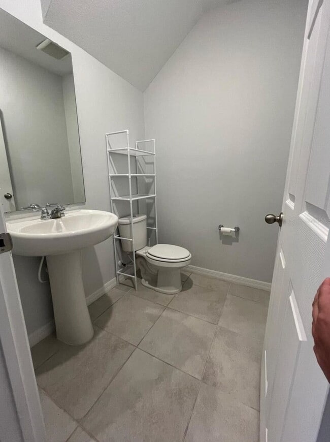 Building Photo - "Charming 3-Bed Townhouse with 2.5 Baths in St. Cloud's Serene Burrowing Owl Loop!"