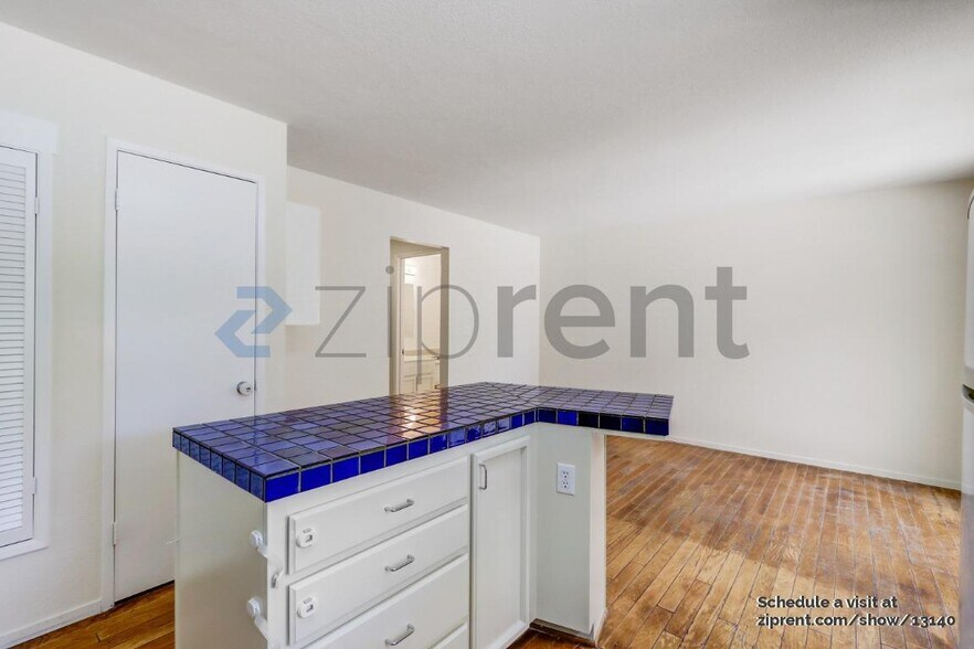 Building Photo - 1936 Lake View Pl