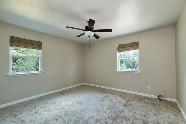 Building Photo - 1170 County Rd B