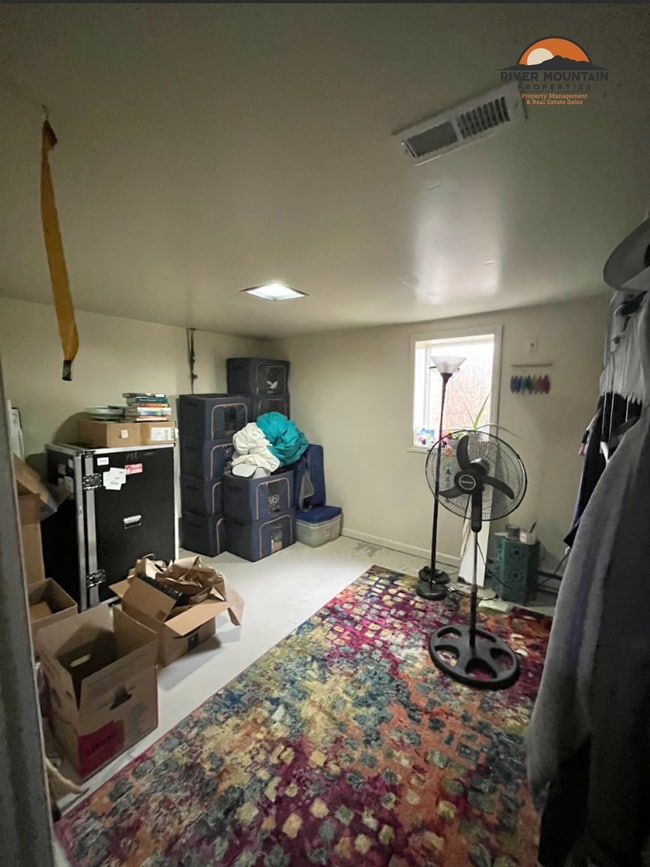 Building Photo - 3 Bedroom Home with Carport in Blacksburg