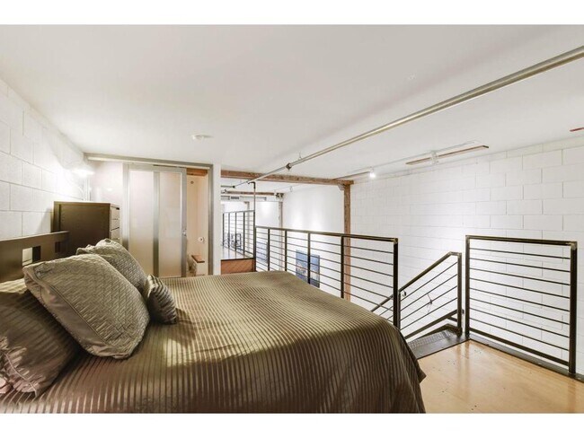 Building Photo - 801 N Washington Ave