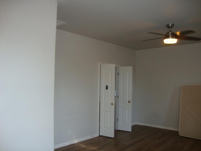 Building Photo - 503 Ambrose Dr