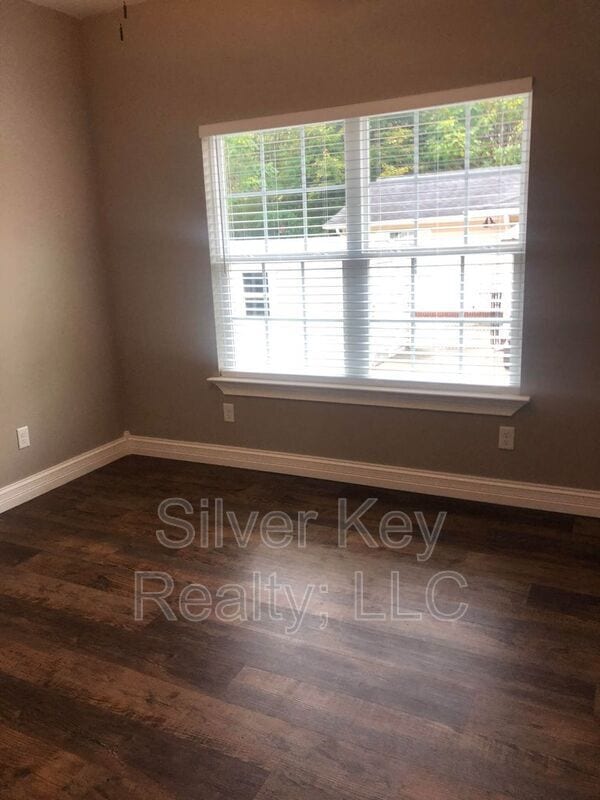 Building Photo - 427 Sterling Rd