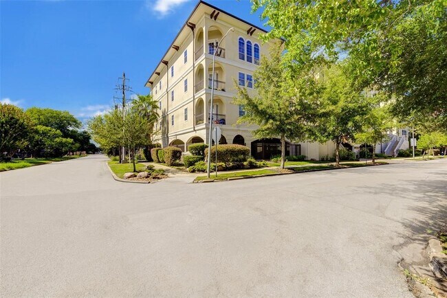 Building Photo - 7134 Mapleridge St