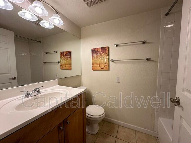 Building Photo - 2500 Winding Creek Blvd