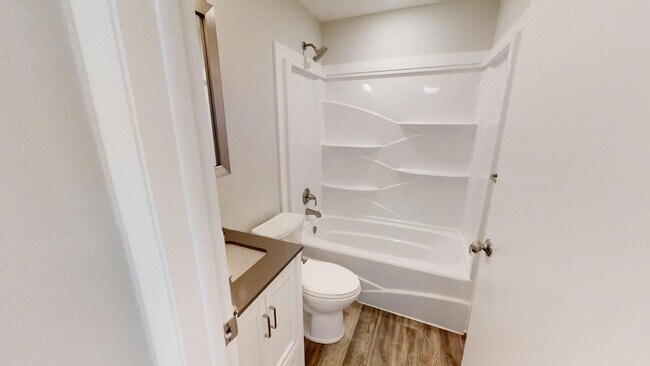 Building Photo - BEAUTIFUL 2 Bedroom, 1 bath in the heart of Clintonville available June 1! SEE IT TODAY!