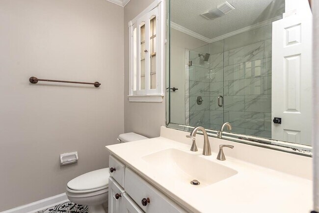 Building Photo - 1539 Brookside Dr