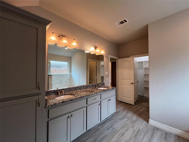 Building Photo - 148 Frank St