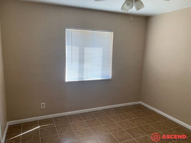 Building Photo - 1501 Sheila St