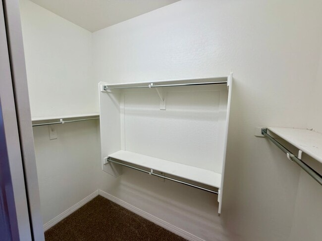 Building Photo - 6096 Laguna Ln
