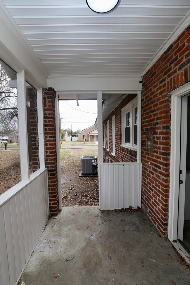 Building Photo - 11 Kendrick St