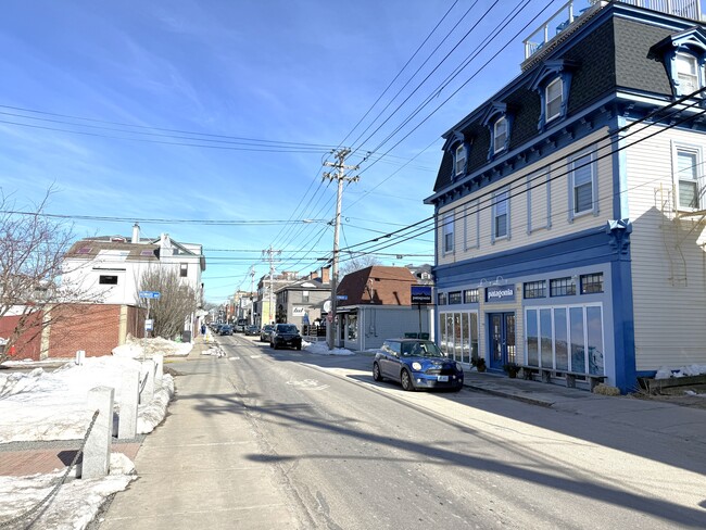 Building Photo - 3 Howard St