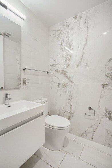 Building Photo - 132 W 26th St