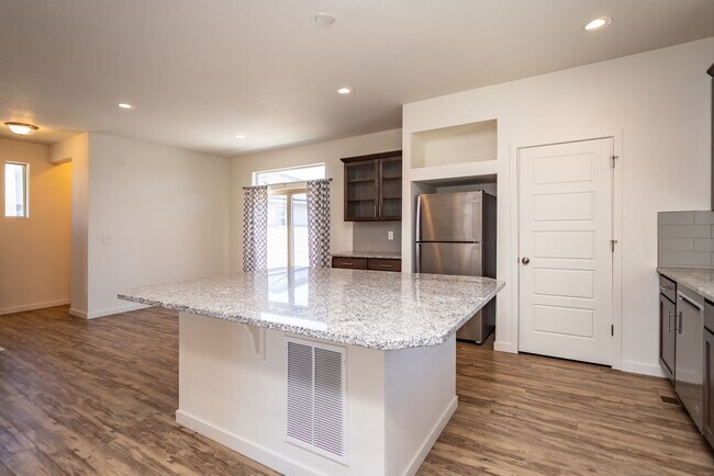 Building Photo - Move-In Ready Home in Desirable Banning Lewis Ranch!!