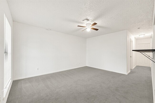 Building Photo - 622 N 13th St