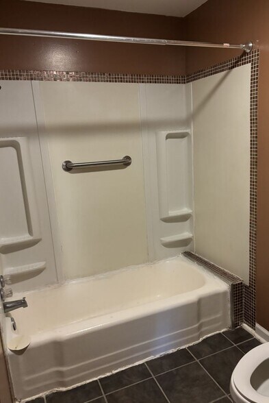 Building Photo - 41 Sylvia Ave