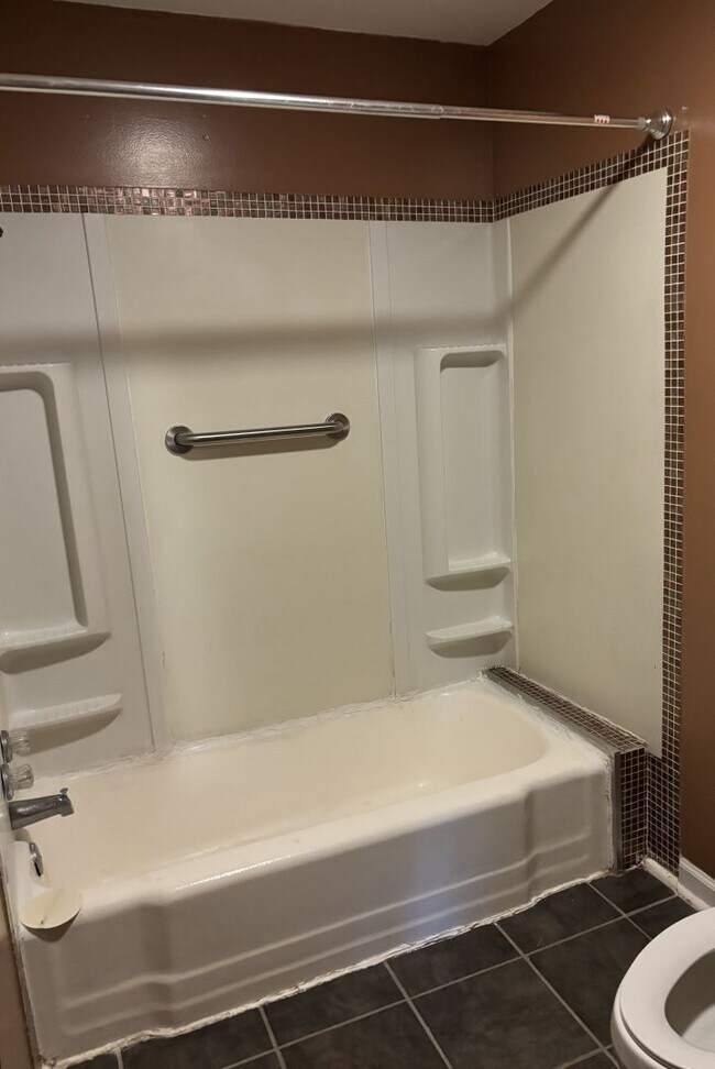 Building Photo - 41 Sylvia Ave