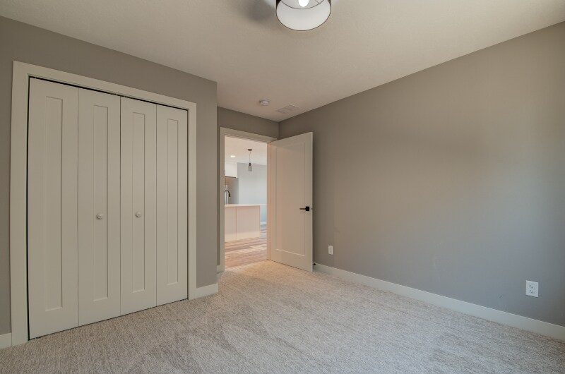 Building Photo - 172 W Bay Rd