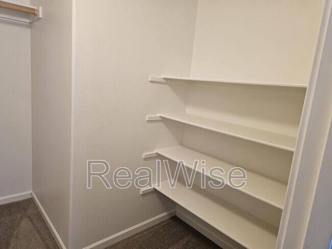 Building Photo - 5724 NE 58th Way