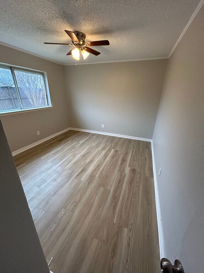 Building Photo - Come and see this well-kept beautiful home today!