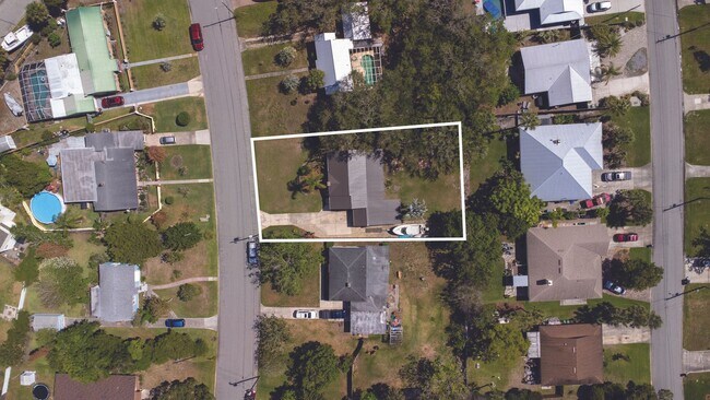 Building Photo - Davis Shores 3/2 Single Family Home