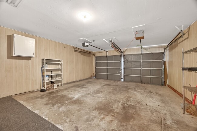 Building Photo - 3306 S Greenpark Dr