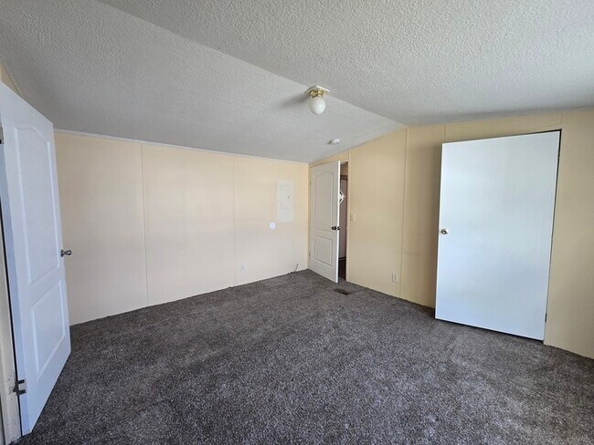 Building Photo - 2412 Cattail Cir