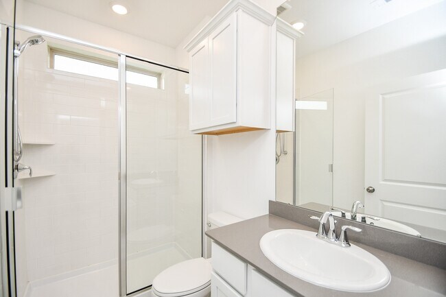 Building Photo - 5624 Frst Cv Dr