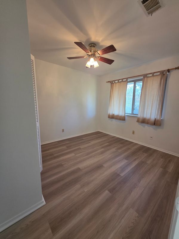 Building Photo - 10909 Hillside Oak Ln