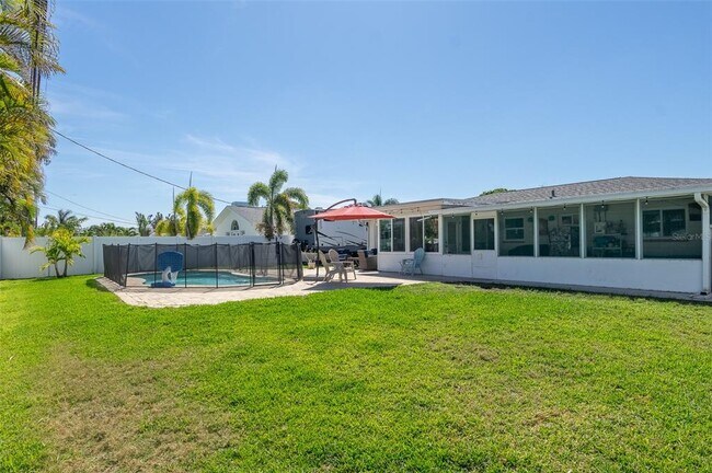 Building Photo - 731 44th Ave NE