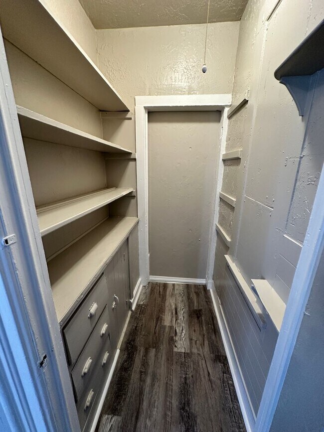 Building Photo - Spacious Single Family Home Ready for Rent in Great Neighborhood