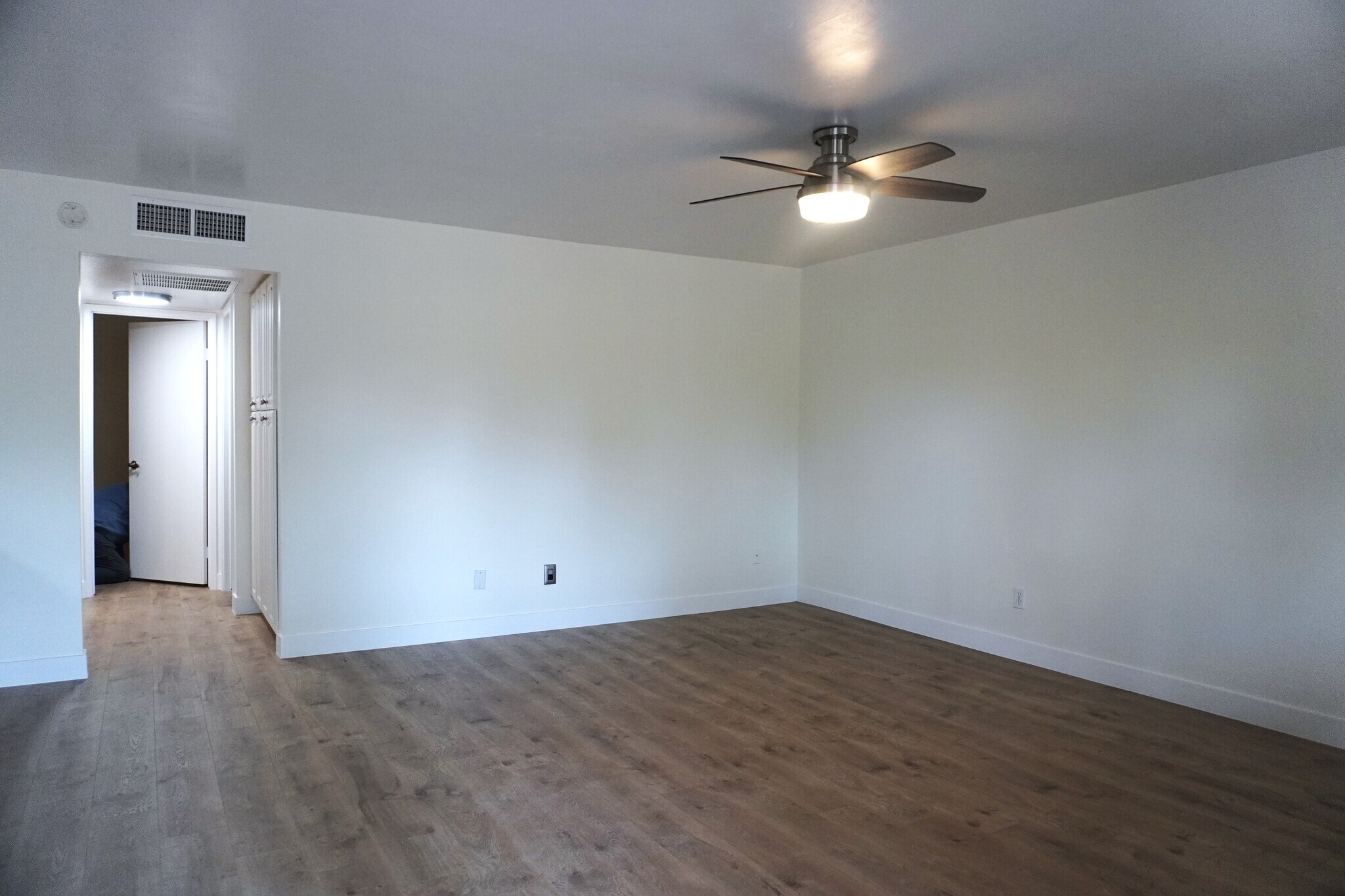 large living room - 8558 E Portland St