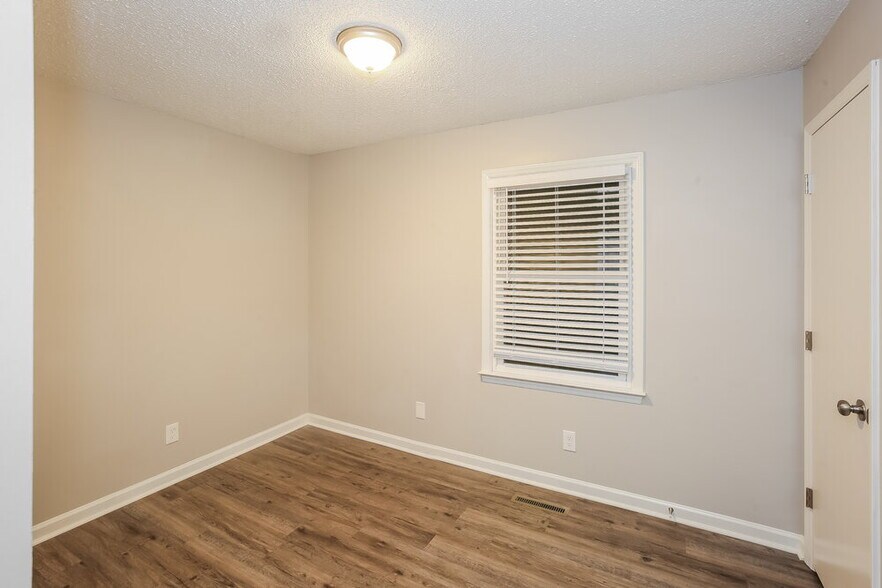 Building Photo - 431 Hillcrest Dr