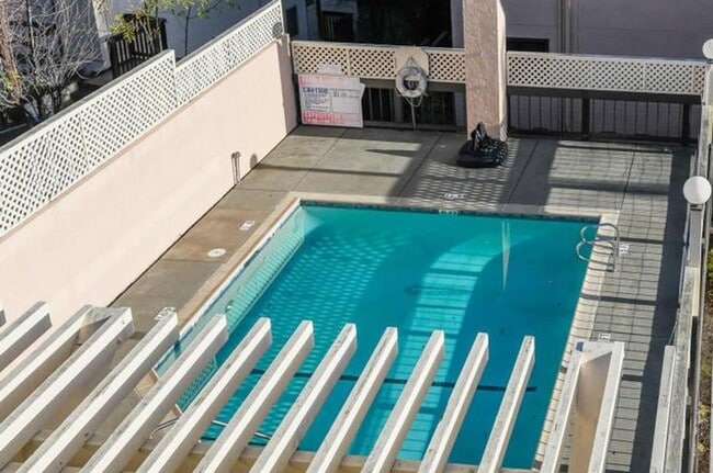 Building Photo - First-Floor 2-bedroom/2-bathroom Condo In San Carlos Available Now!