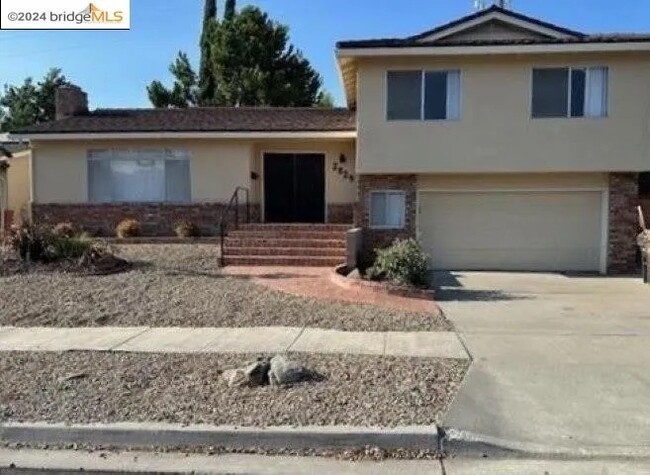 Primary Photo - Well maintained 3 bedroom, 2 bath split le...