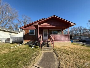 Building Photo - 3 bed 1 bath behind Bunn Park! $1200