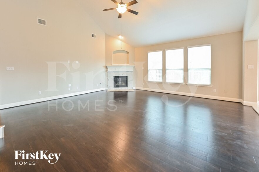 Building Photo - 31086 Timber Bend Ln