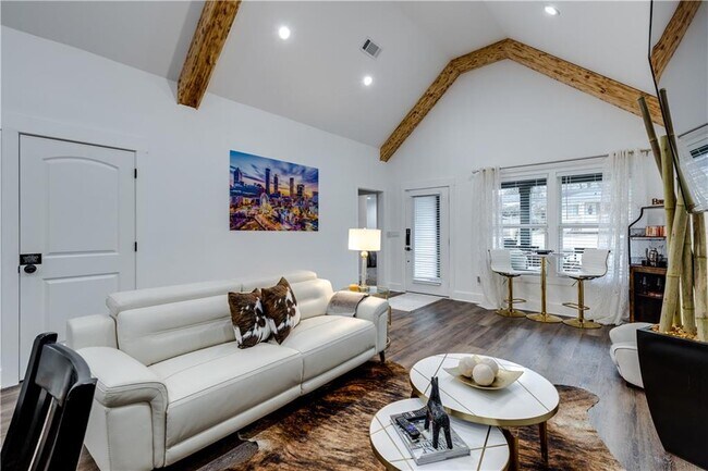 Building Photo - 551 Woodrow Ave