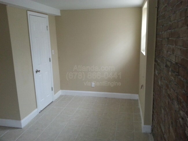 Building Photo - 165 Little St SE